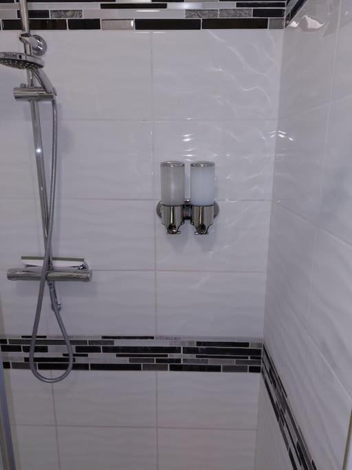 Gite Rdc 42M2 400 M Centre Ville 200 M Gare Tgv Parking Gratuit 250 Places Face Au Logement Arras Extérieur photo